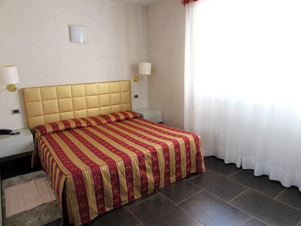 מאנטובה Hotel Dante Residence מראה חיצוני תמונה